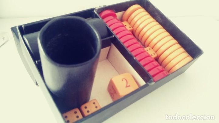 Juegos de mesa: fichas cubiletes y dados de pasta o simil - Foto 6