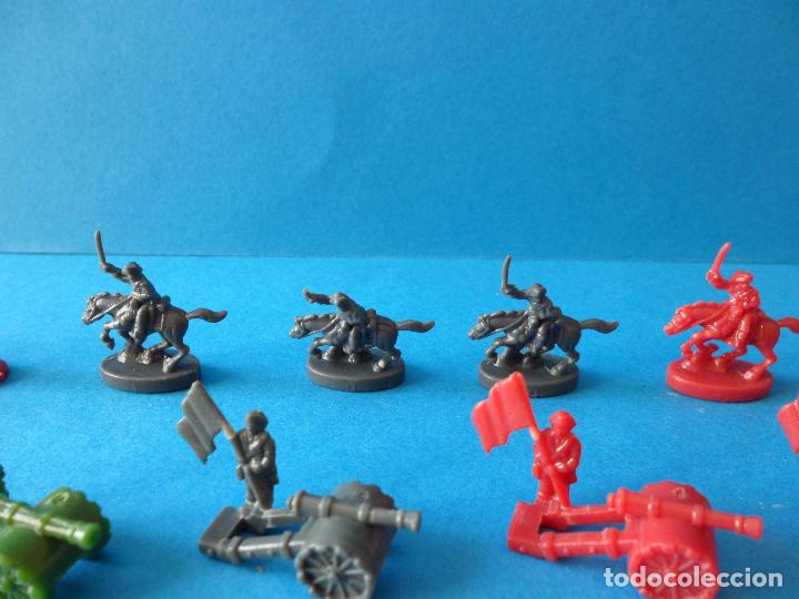 Juegos de mesa: Fichas figuras del juego de mesa Risk de Parker - Foto 3