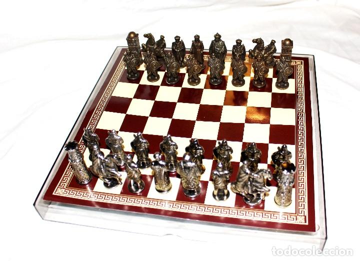 Board Games: AJEDREZ DE CRISTIANOS Y MOROS PIEZAS MET&Aacute;LICAS CASI A ESTRENAR.