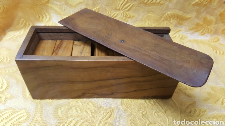 Juegos de mesa: JUEGO DE DOMIN&Oacute; DE MADERA DE RAIZ - Foto 1
