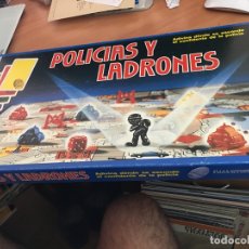 Juegos de mesa: POLICIAS Y LADRONES (BORRAS) (J-1)