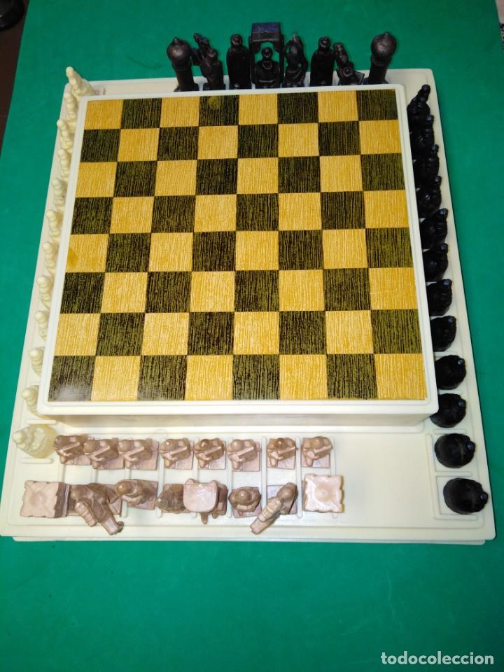 Juegos de mesa: Ajedrez y Damas antiguo Moros y Cristianos - Foto 1