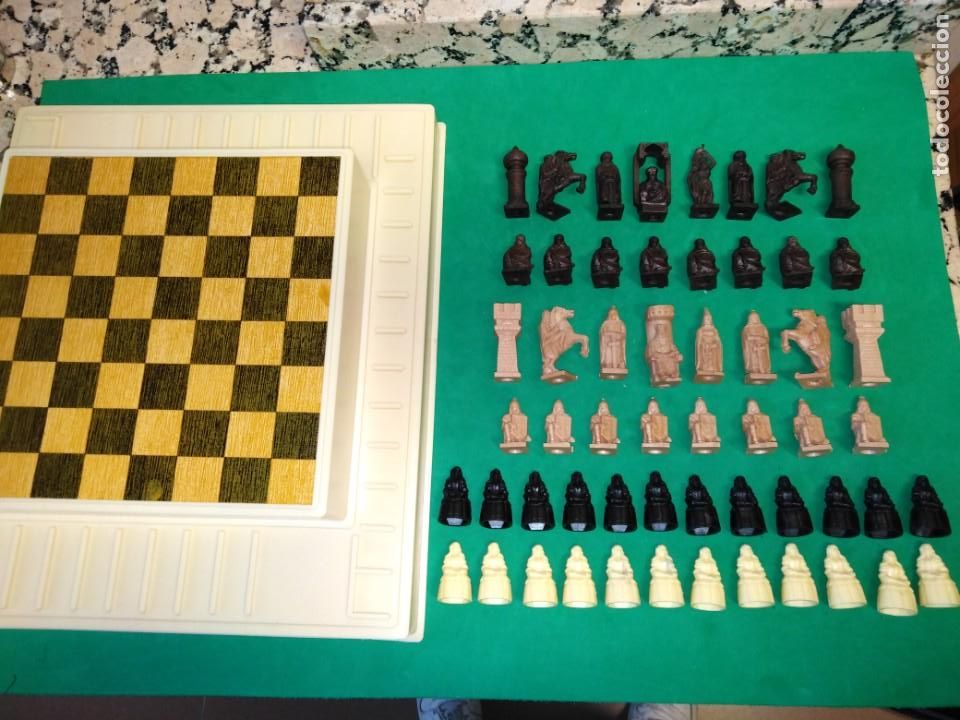 Juegos de mesa: Ajedrez y Damas antiguo Moros y Cristianos - Foto 2