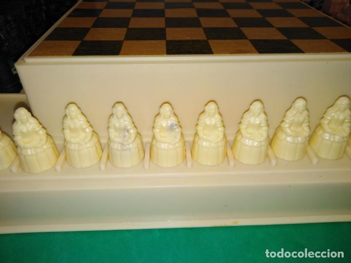 Juegos de mesa: Ajedrez y Damas antiguo Moros y Cristianos - Foto 10