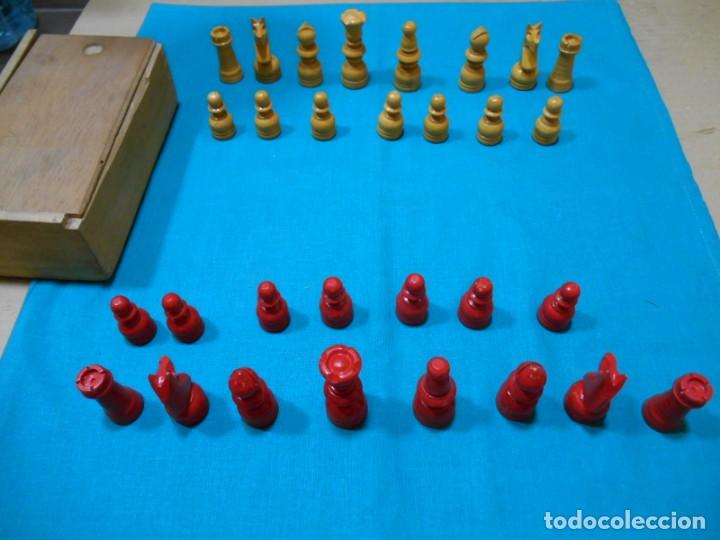 Juegos de mesa: ANTIGUO AJEDREZ DE MADERA INCOMPLETO - Foto 1