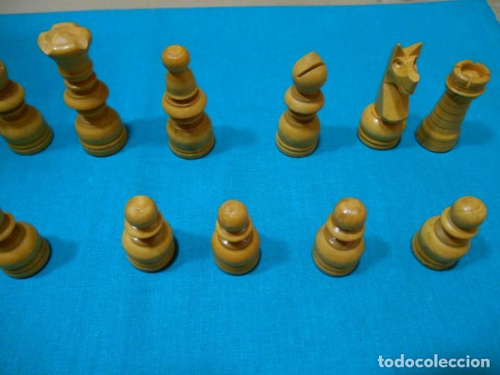 Juegos de mesa: ANTIGUO AJEDREZ DE MADERA INCOMPLETO - Foto 3