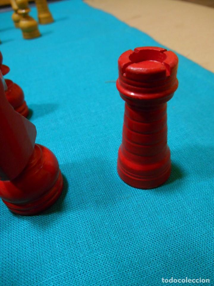 Juegos de mesa: ANTIGUO AJEDREZ DE MADERA INCOMPLETO - Foto 8