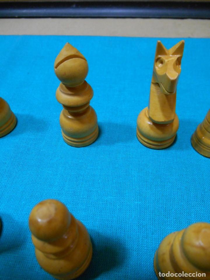 Juegos de mesa: ANTIGUO AJEDREZ DE MADERA INCOMPLETO - Foto 9