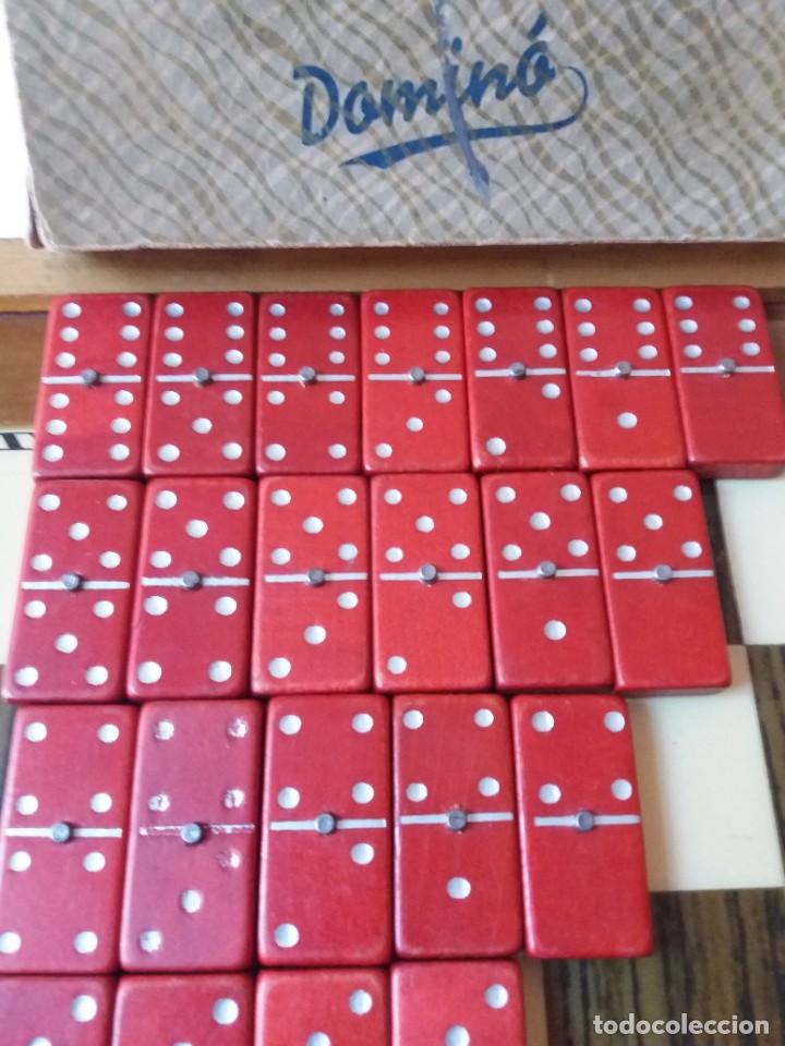 Juegos de mesa: DOMIN&Oacute;. ANTIGUO DOMIN&Oacute; DE MADERA, PINTADO EN ROJO Y LOS N&Uacute;MEROS EN PLATA, LOS CLAVOS MET&Aacute;LICOS.