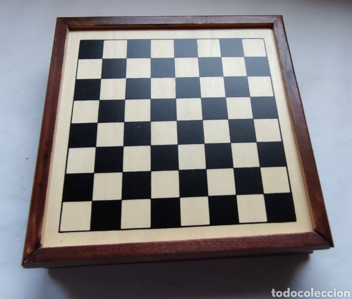 Juegos de mesa: Caja de madera con 4 juegos. - Foto 3