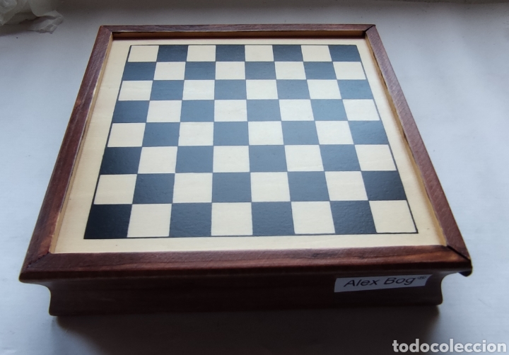 Juegos de mesa: Caja de madera con 4 juegos. - Foto 4