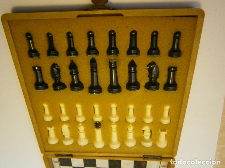 Juegos de mesa: ANTIGUO JUEGO DE DAMAS Y AJEDREZ MAGNETICO - Foto 3