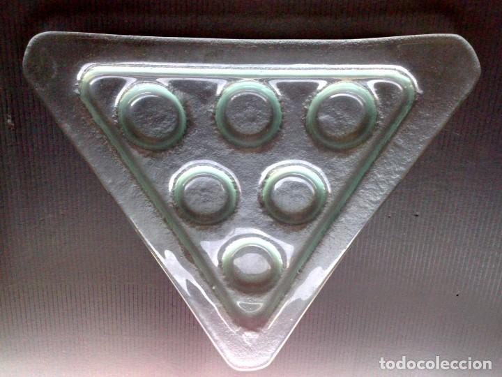 Juegos de mesa: RECIPIENTE TRIANGULAR DE CRISTAL CON SUS 6 BOLAS DE BILLAR,NUMERADO DE 1 AL 6. - Foto 2