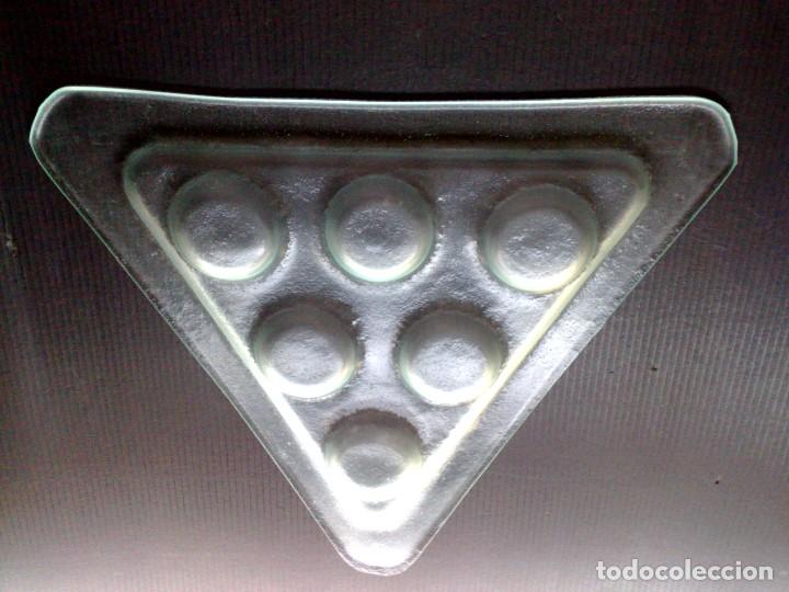 Juegos de mesa: RECIPIENTE TRIANGULAR DE CRISTAL CON SUS 6 BOLAS DE BILLAR,NUMERADO DE 1 AL 6. - Foto 3