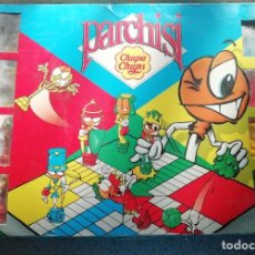 Juegos de mesa: PARCHÍS CHUPA CHIPS COMPLETO TABLERO, 4 CUBILETES, 4 DADOS, 16 FIGURAS 1988. Lote 358708010