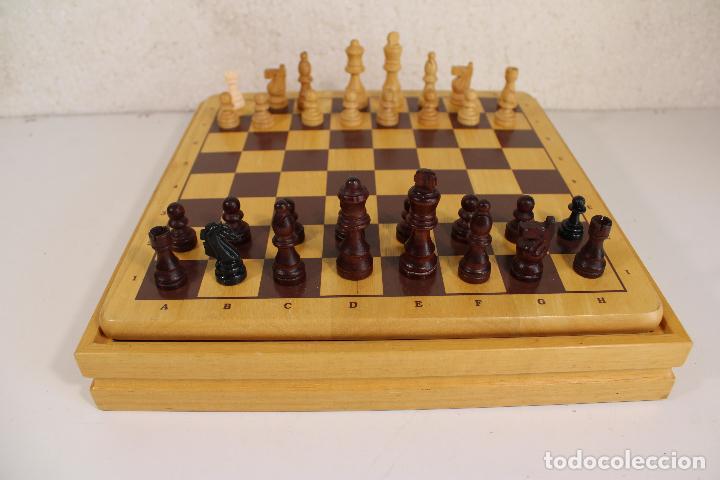 Juegos de mesa: ajedrez y fichas de damas en madera - Foto 1