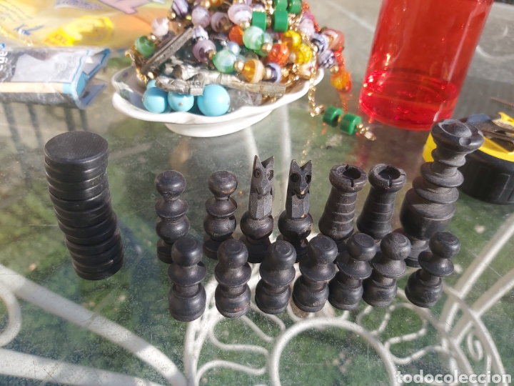 Juegos de mesa: Caja de madera con piezas de ajedrez talladas de madera. - Foto 7
