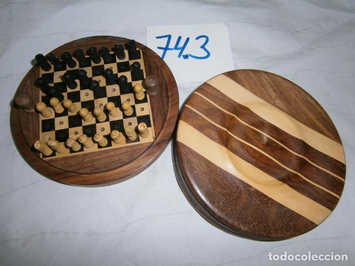 Juegos de mesa: AJEDREZ DE MADERA CON TABLERO, PIEZAS Y TAPA - Foto 2