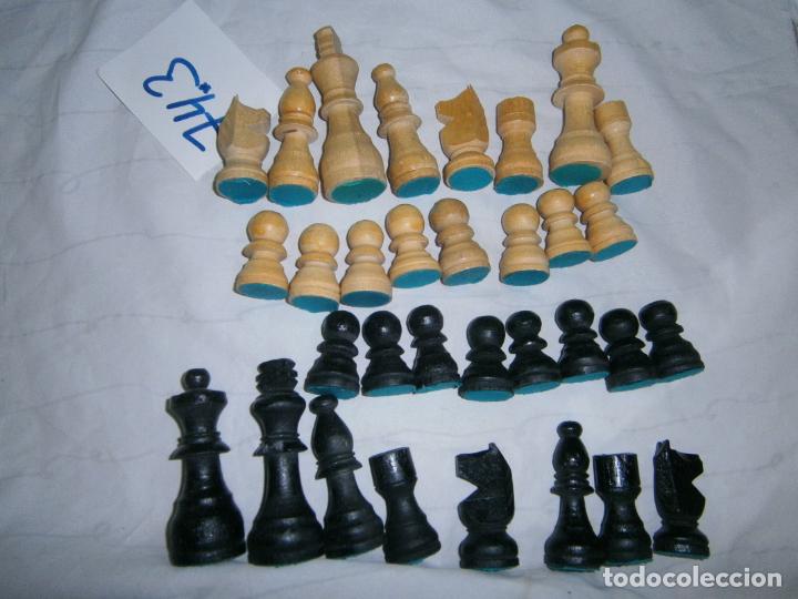 Juegos de mesa: LOTE PIEZAS DE AJEDREZ DE MADERA GRANDES - Foto 1