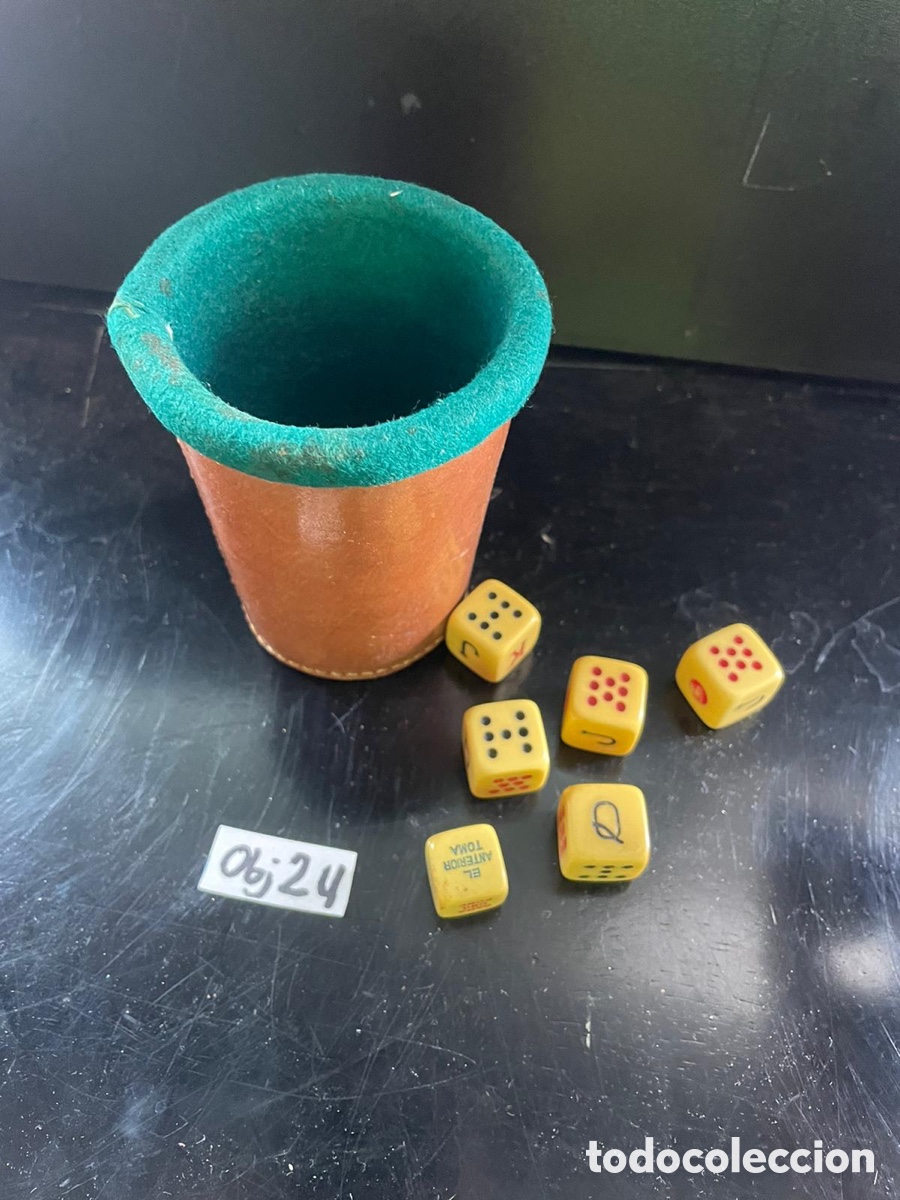 Juegos de mesa: Cubilete y dados antiguos - Foto 1