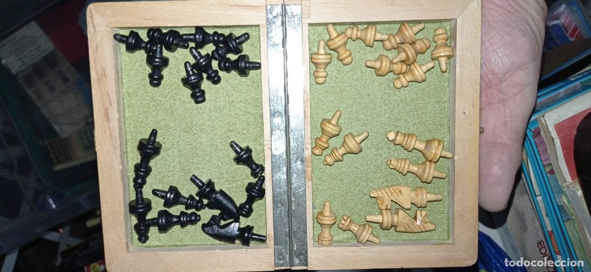 Juegos de mesa: ANTIGUO MINI AJEDREZ DE MADERA PORTATIL - Foto 1