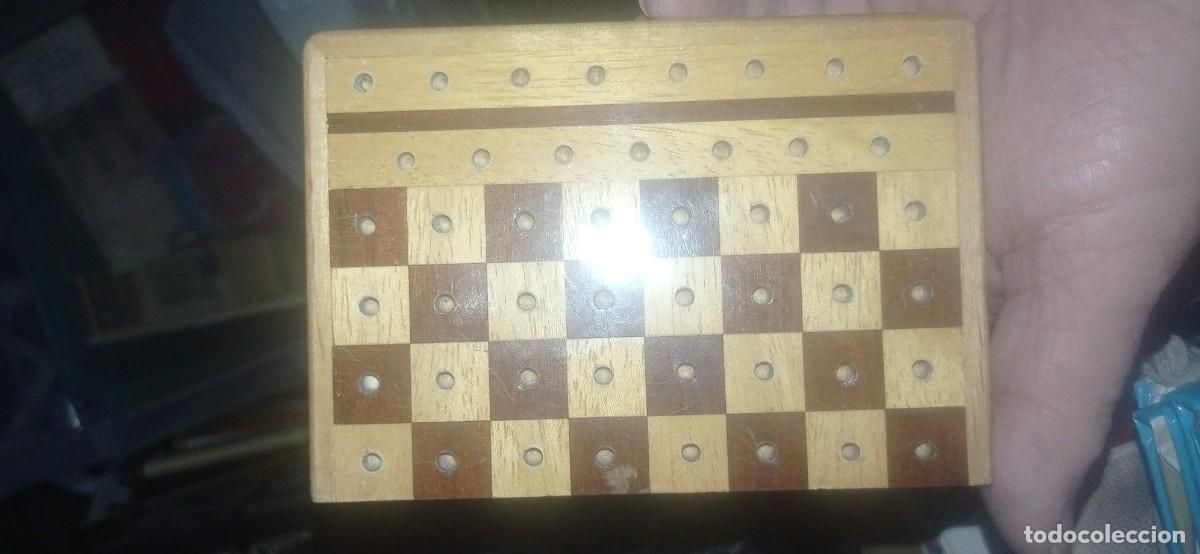 Juegos de mesa: ANTIGUO MINI AJEDREZ DE MADERA PORTATIL - Foto 2