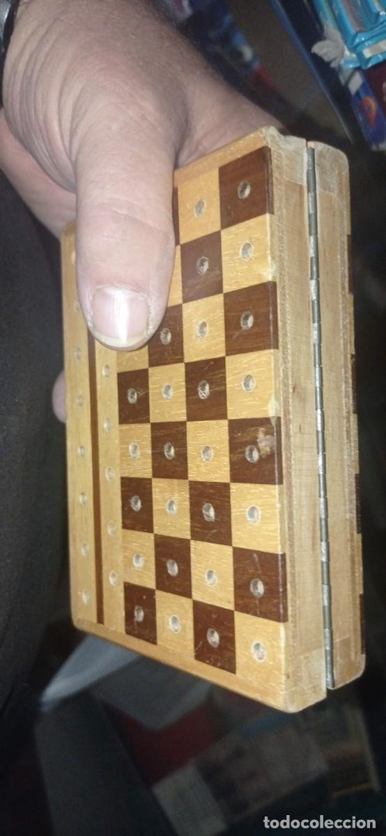 Juegos de mesa: ANTIGUO MINI AJEDREZ DE MADERA PORTATIL - Foto 3