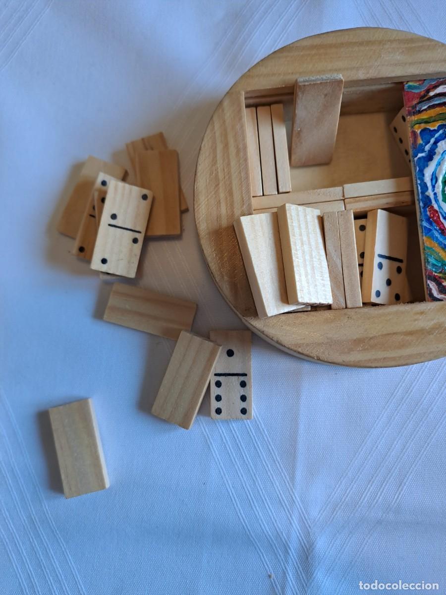 Juegos de mesa: Domin&oacute; en miniatura de madera en caja decorada - Foto 1