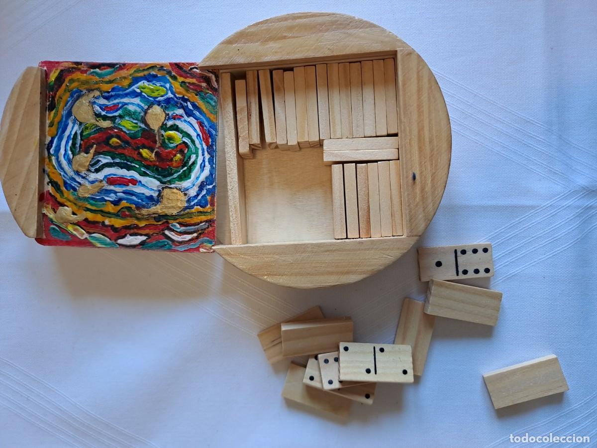 Juegos de mesa: Domin&oacute; en miniatura de madera en caja decorada - Foto 4