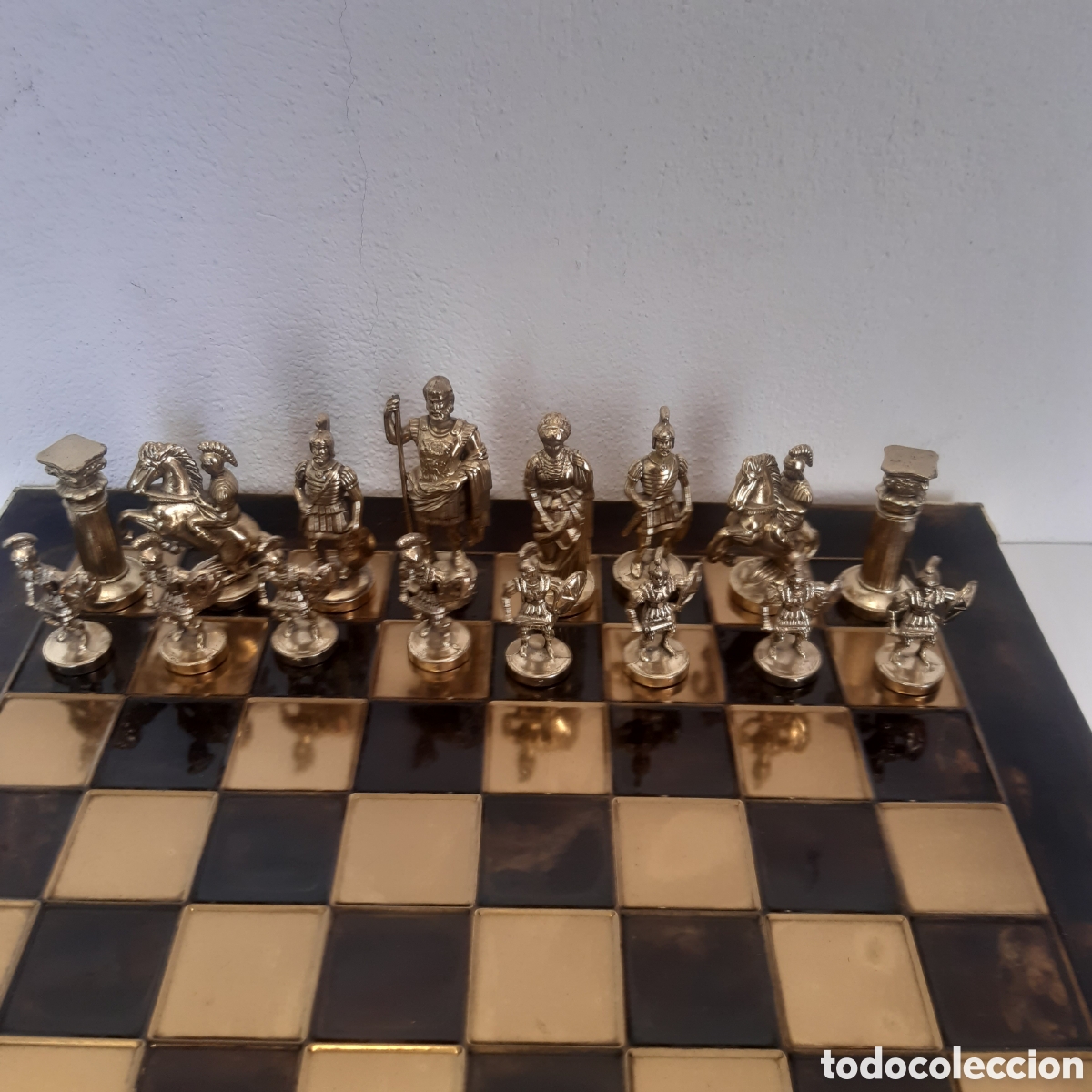 Juegos de mesa: Juego de Ajedrez griego metalico. - Foto 3