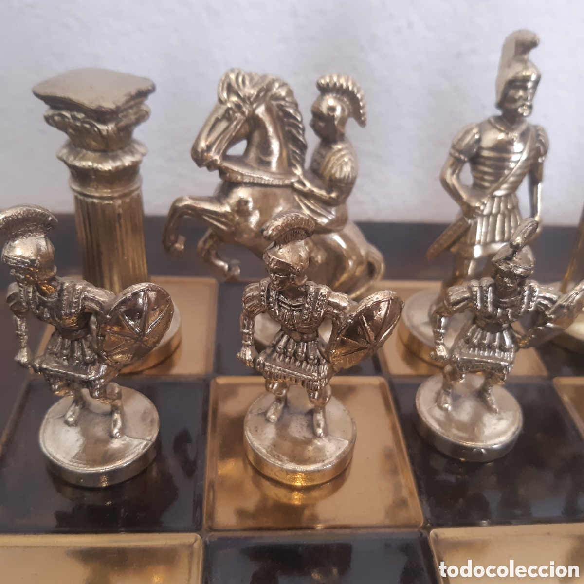 Juegos de mesa: Juego de Ajedrez griego metalico. - Foto 5