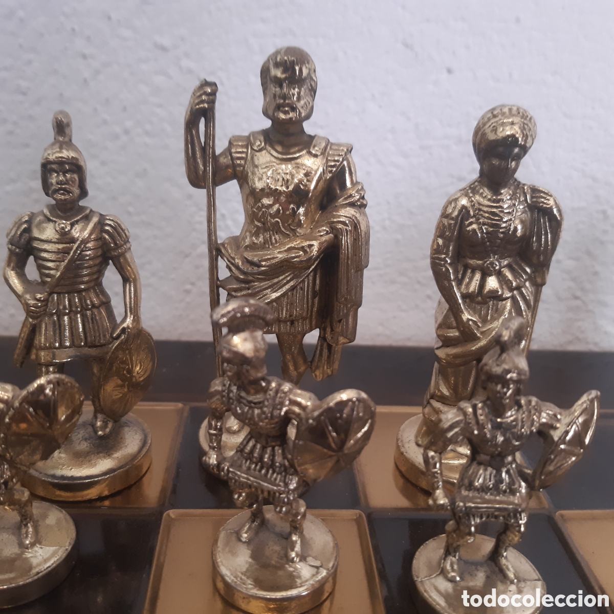 Juegos de mesa: Juego de Ajedrez griego metalico. - Foto 6