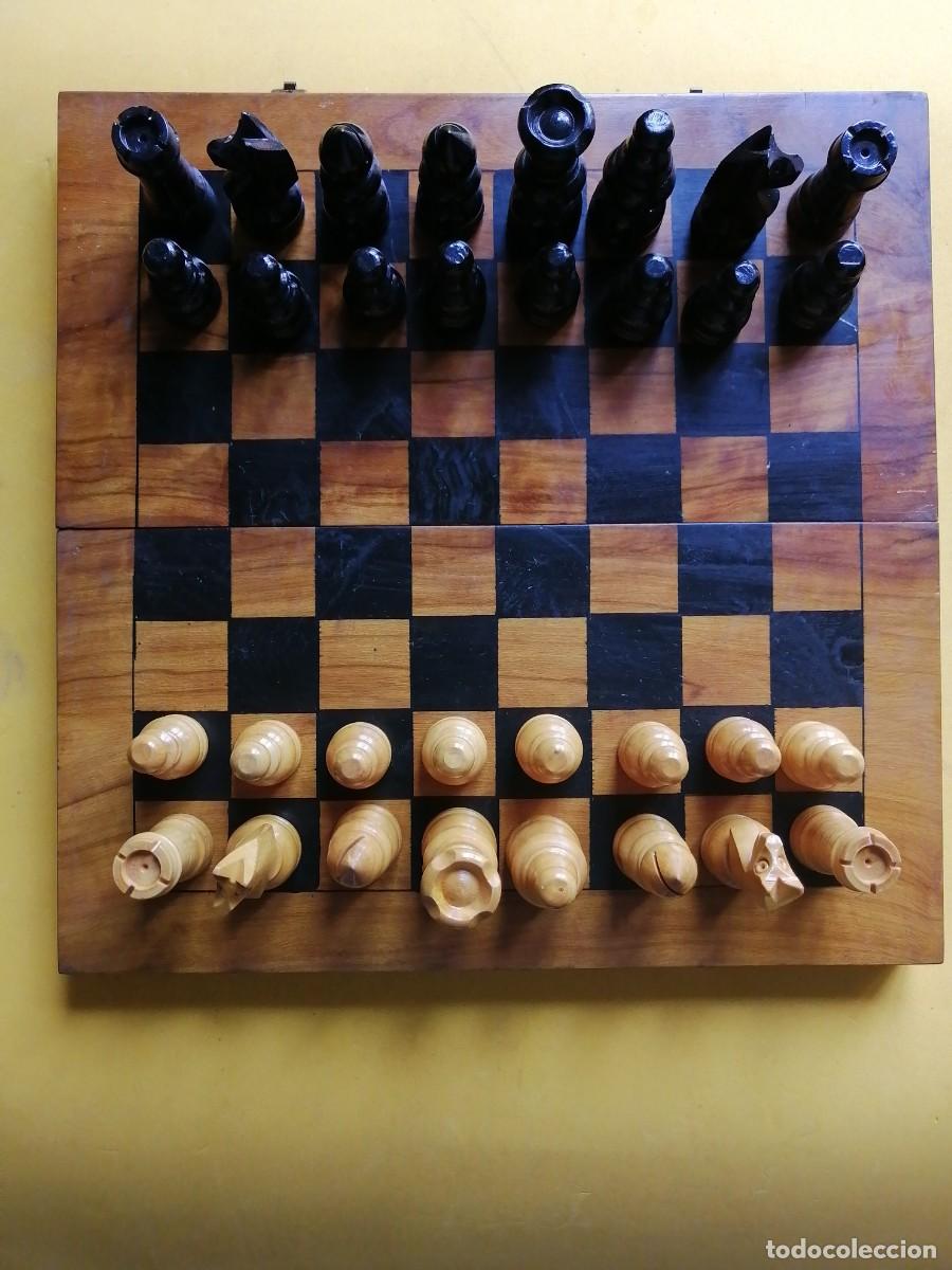 Juegos de mesa: Juego de ajedrez en madera plegable. - Foto 1