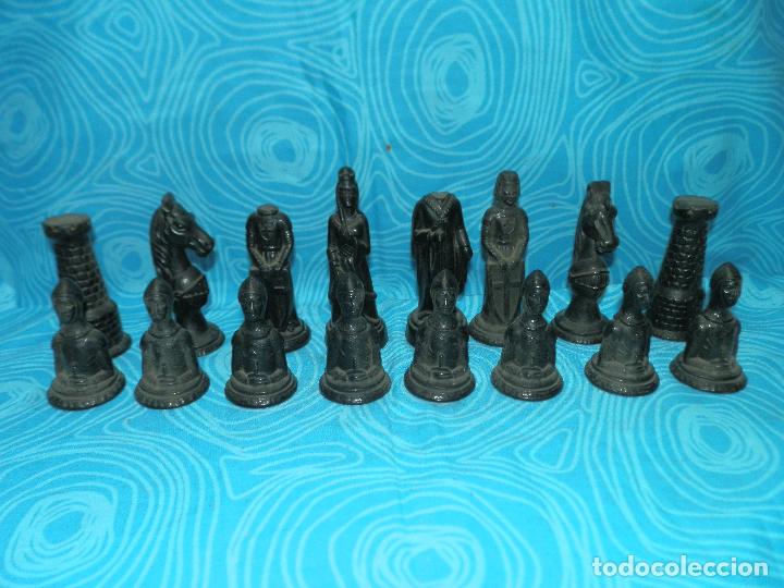 Juegos de mesa: ANTIGUO AJEDREZ EN PASTA, INCOMPLETO - Foto 2