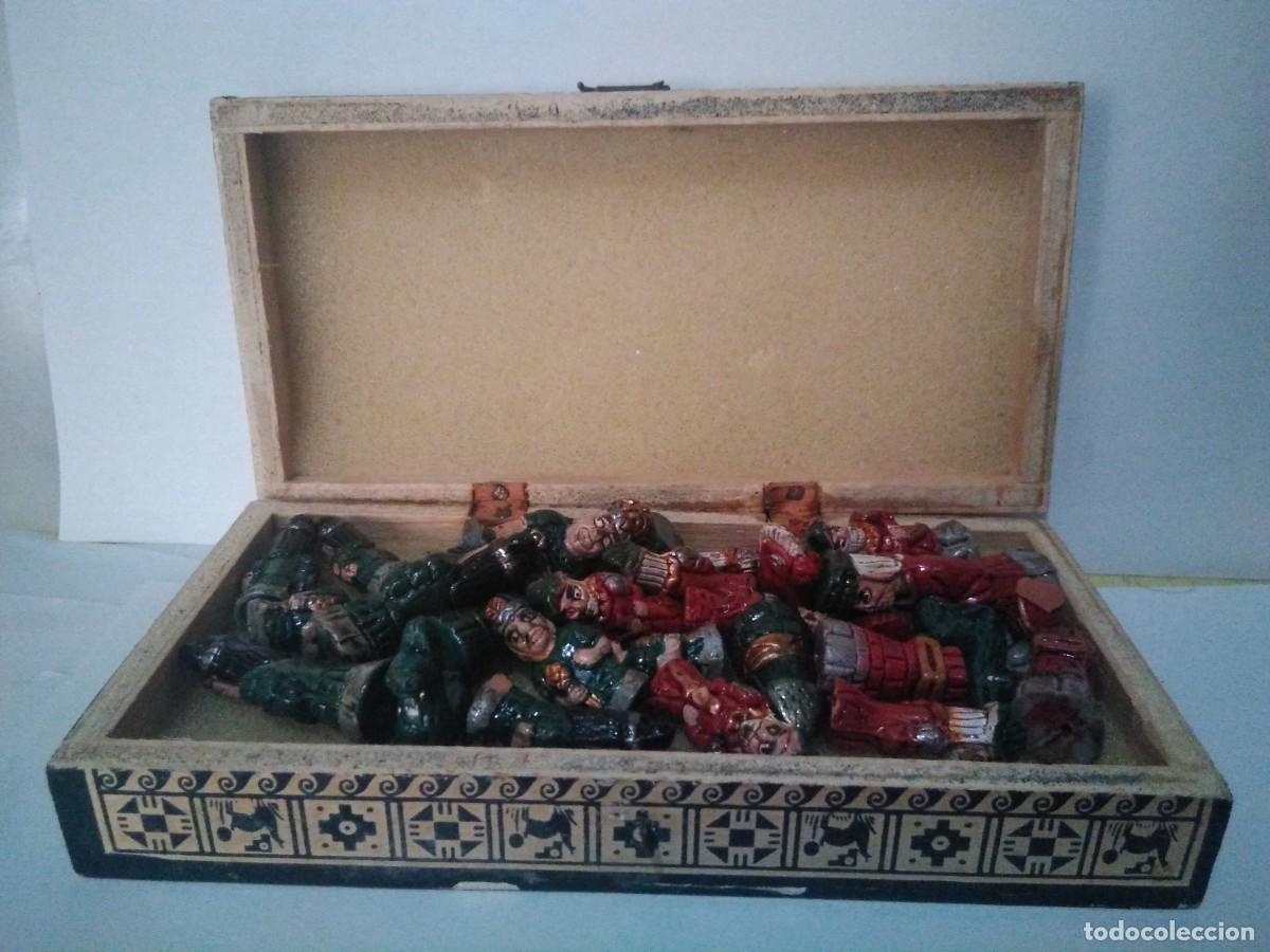Juegos de mesa: Antiguo y curioso mini ajedrez incompleto - Foto 1