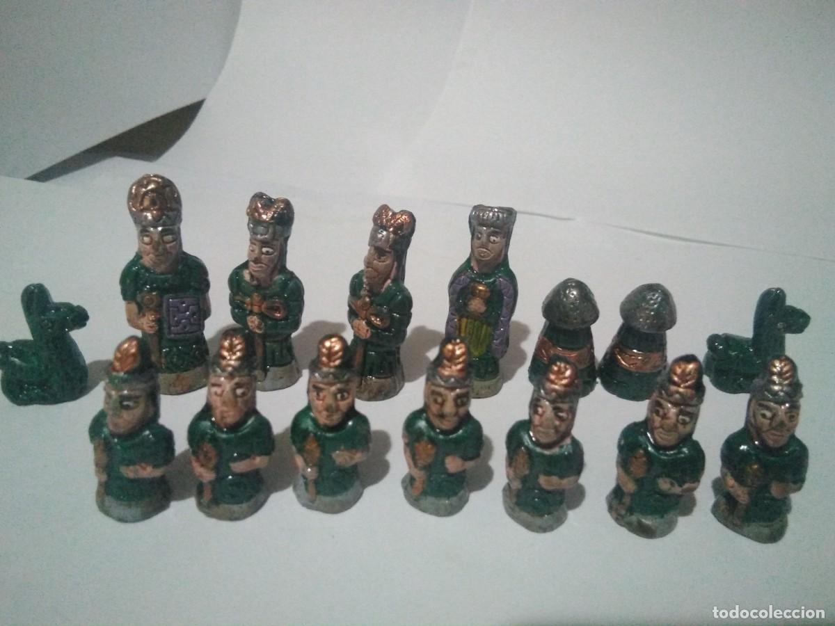 Juegos de mesa: Antiguo y curioso mini ajedrez incompleto - Foto 3