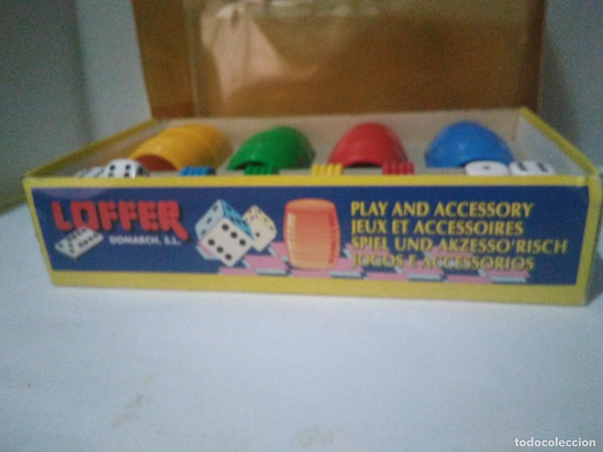 Juegos de mesa: Antigua caja de piezas de parchis - Foto 3