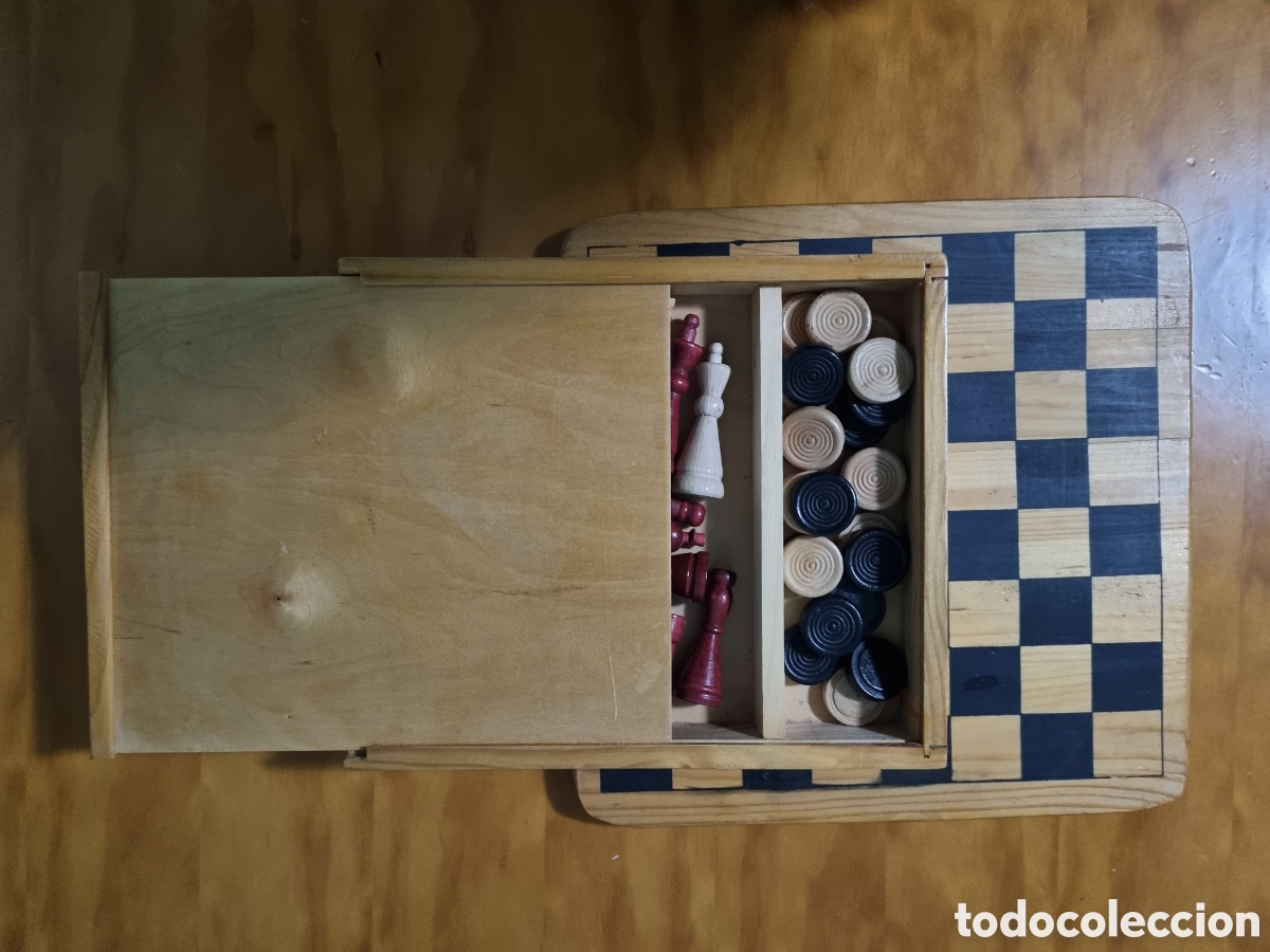 Juegos de mesa: Antiguo ajedrez en madera - Foto 1