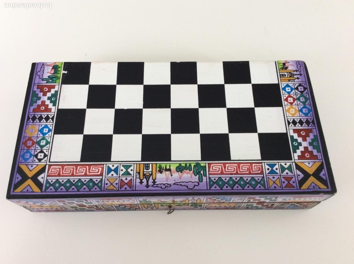 Juegos de mesa: JUEGO DE AJEDREZ ANTIGUO CON CAJA PROFUSAMENTE DECORADA - Foto 1