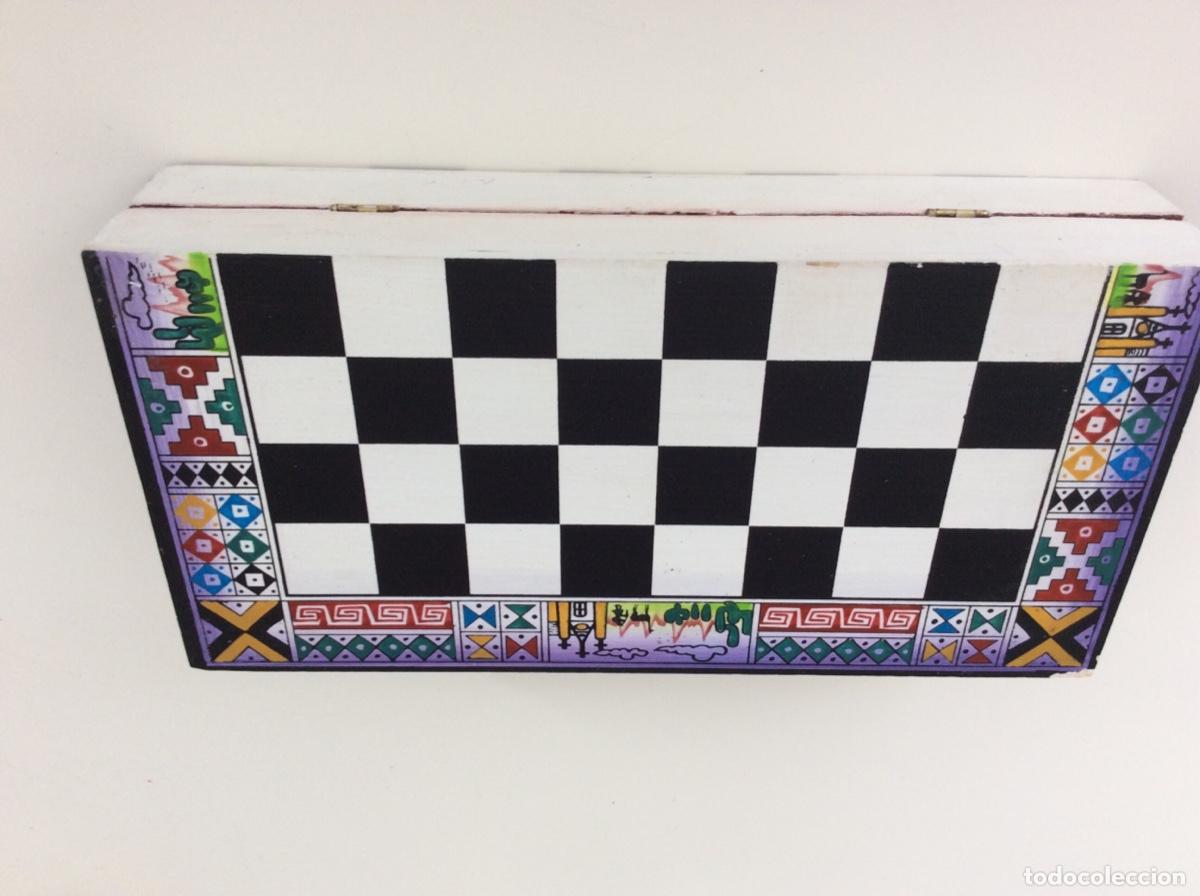 Juegos de mesa: JUEGO DE AJEDREZ ANTIGUO CON CAJA PROFUSAMENTE DECORADA - Foto 4