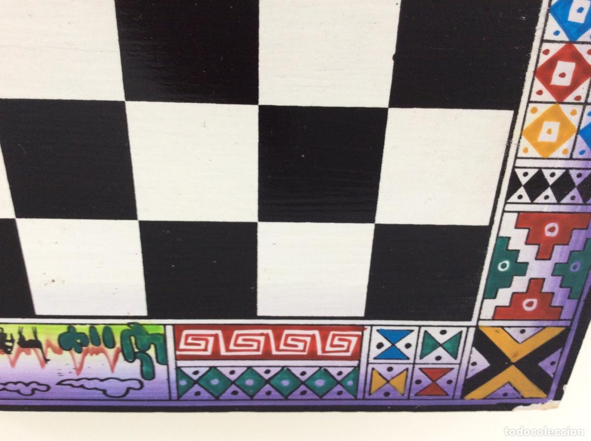 Juegos de mesa: JUEGO DE AJEDREZ ANTIGUO CON CAJA PROFUSAMENTE DECORADA - Foto 5