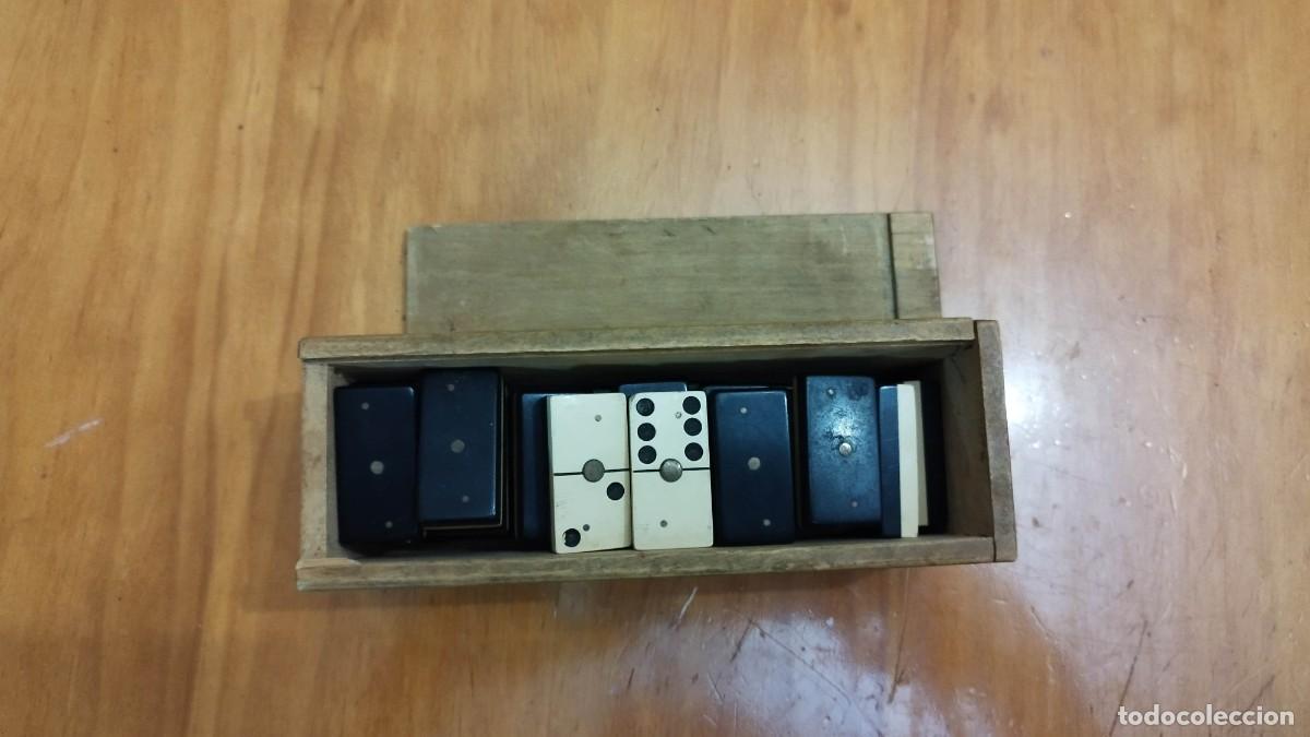 Juegos de mesa: 2 estuches de domino antiguo de madera - Foto 2