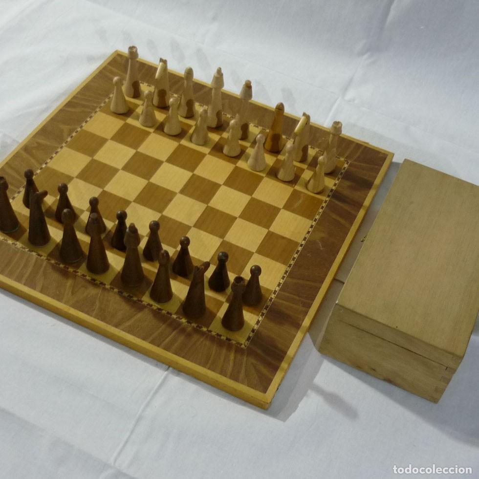 Juegos de mesa: Ajedrez de madera, fichas y tablero - Foto 1