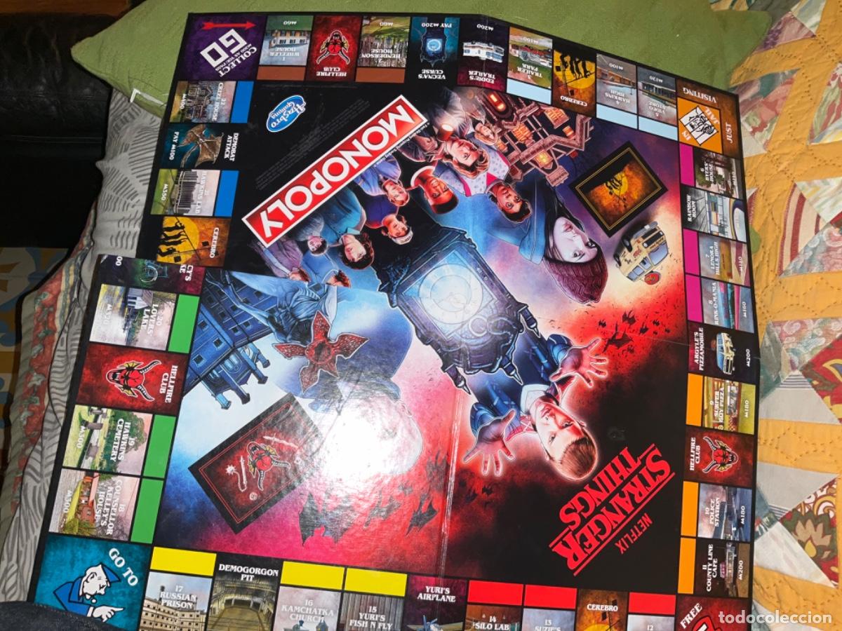 Juegos de mesa: STRANGER THINGS MONOPOLY En ingles - Foto 2