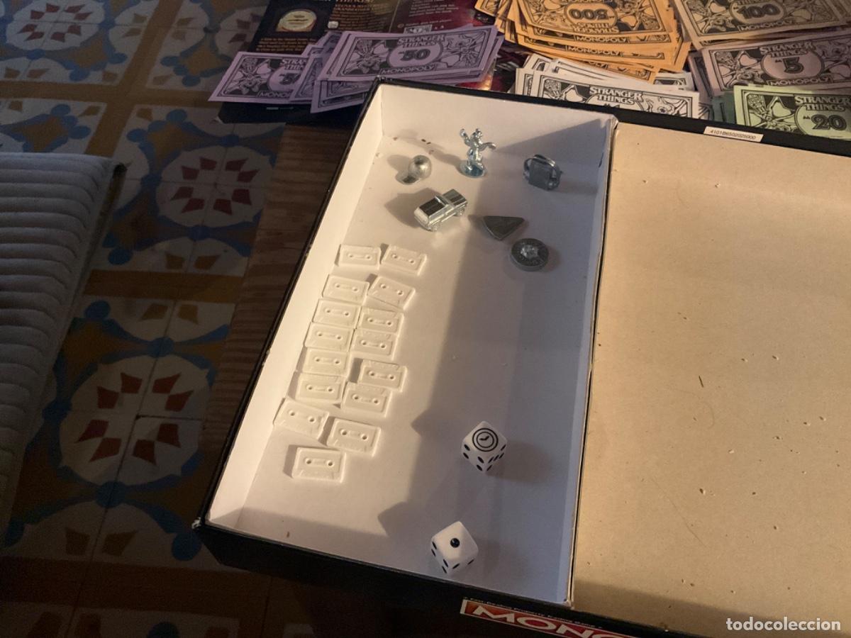 Juegos de mesa: STRANGER THINGS MONOPOLY En ingles - Foto 3