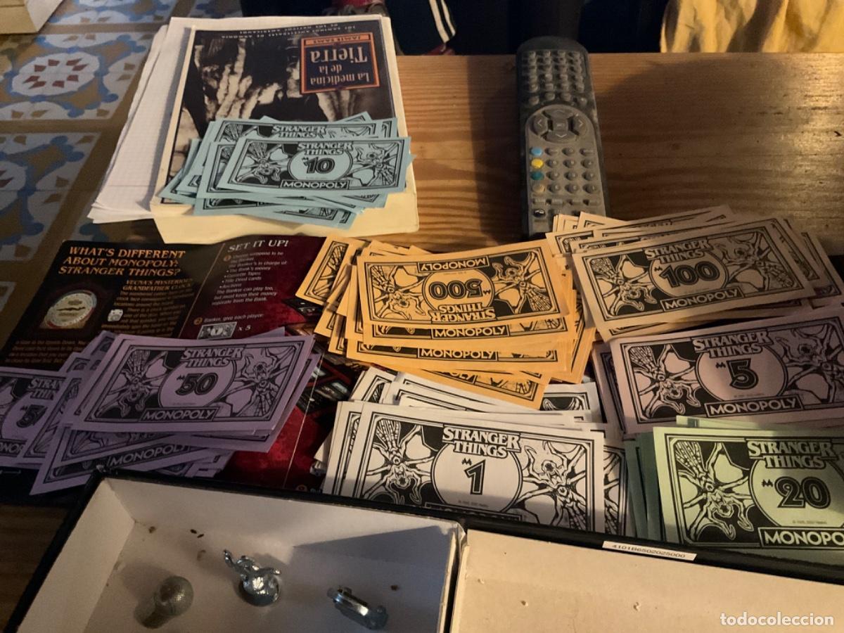 Juegos de mesa: STRANGER THINGS MONOPOLY En ingles - Foto 4