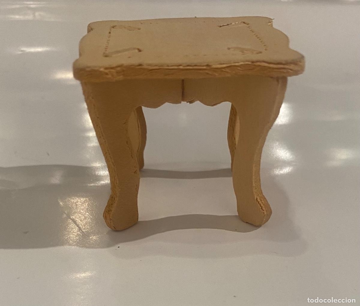 Juegos de mesa: Mesa de madera para casa de mu&ntilde;ecas - Foto 1