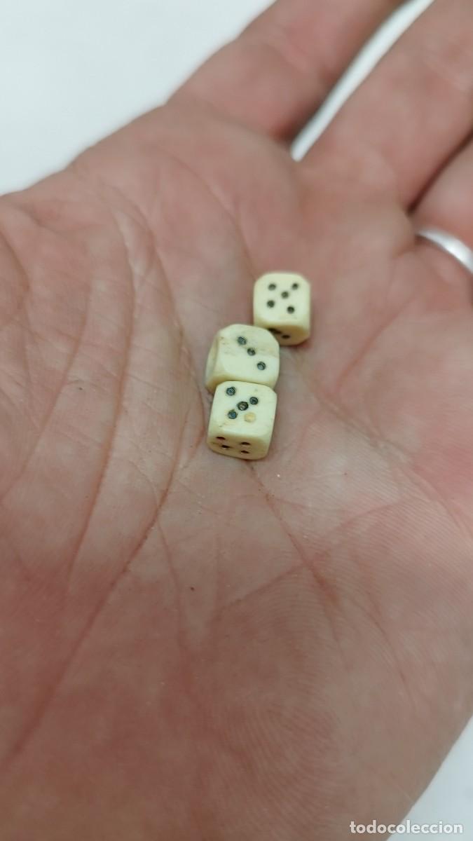 Juegos de mesa: Lote de 3 antiguos peque&ntilde;os dados - Foto 2