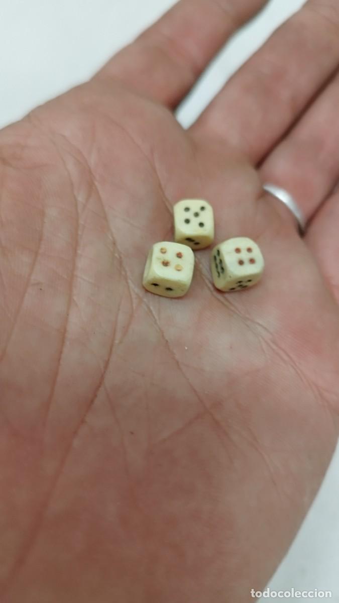Juegos de mesa: Lote de 3 antiguos peque&ntilde;os dados - Foto 3