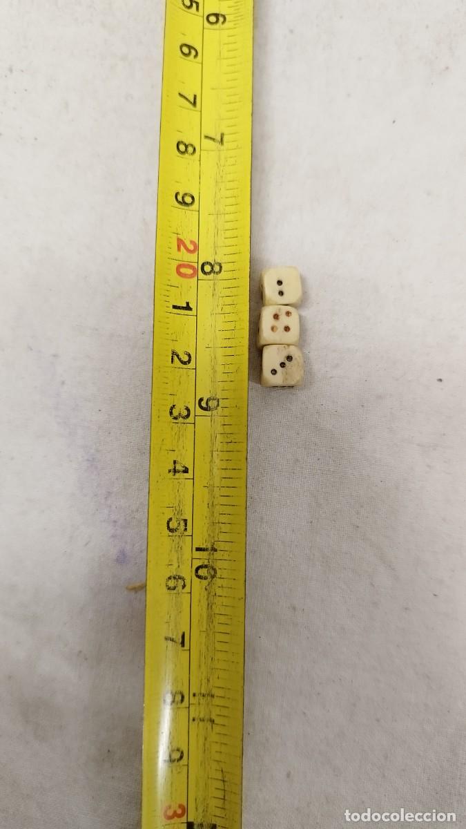Juegos de mesa: Lote de 3 antiguos peque&ntilde;os dados - Foto 4